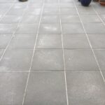 Betontegel 50x50x5 Grijs  (met facet) - Afbeelding 2